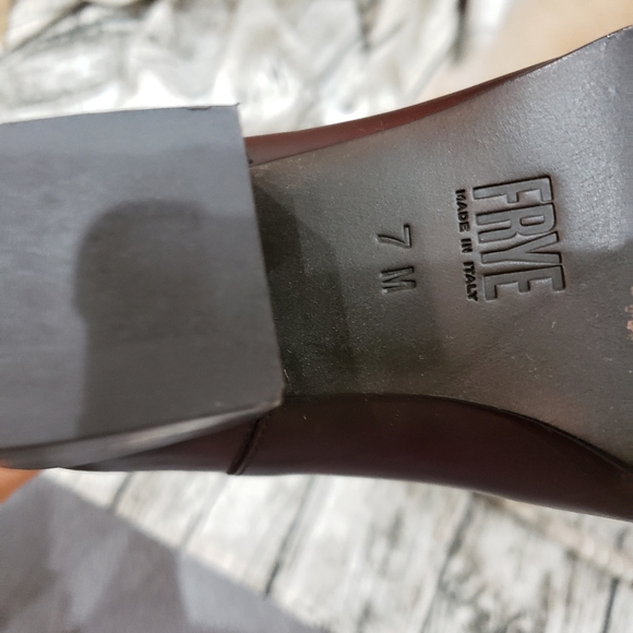 Timeless Frye Bordeaux Chelsea Booties - Picture 9 of 9